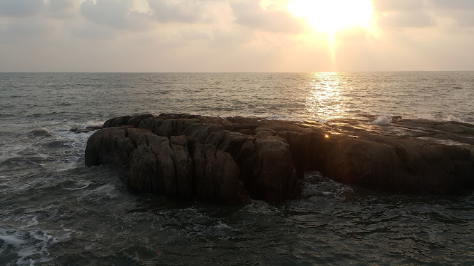 less crowded beach Kozhikode